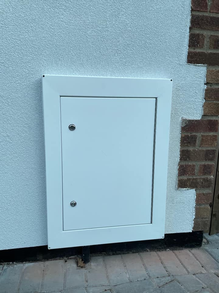 Natalie used our Pair of Overboxes for Gas or Electricity Meters to replace her old meter box doors. They can be used for gas or electric meter boxes and are extremely durable and resistant to poor weather conditions. All our meter box products are easy to fit and install. Jason used our Fire Rated Metal Overbox to replace his outdoor electric meter box door and we think it looks so modern and clean! The fire resistant overboxes are extremely durable and can be used to cover both internal or external electricity meter boxes. “New box arrived this morning, all fitted now and done. Thank for all your help and great service many thanks Jason”